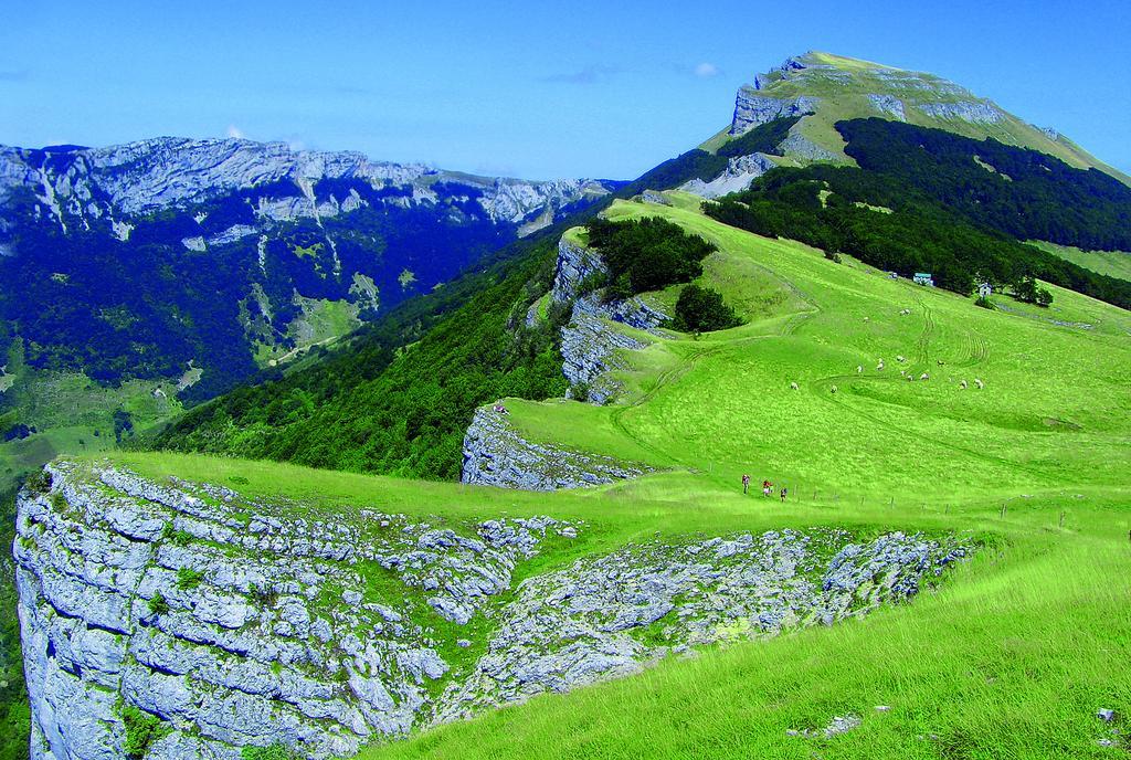 Roulottes au pied du Vercors Saint-Jean-en-Royans Exterior foto